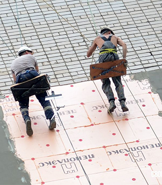 Монтаж отливов над балконом